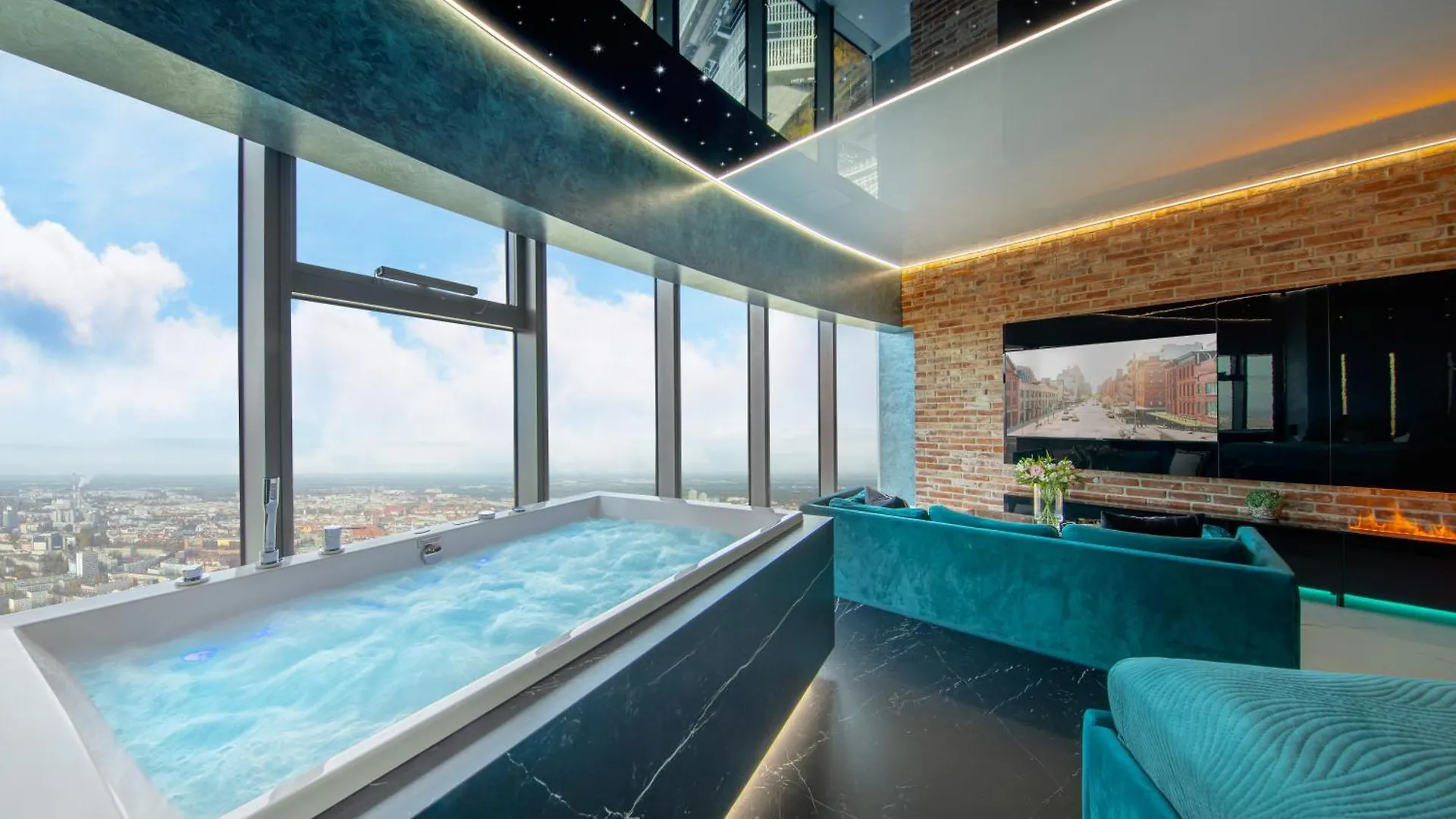 Apartamenty Sky Tower Z Jakuzzi Przy Oknie Wroclaw