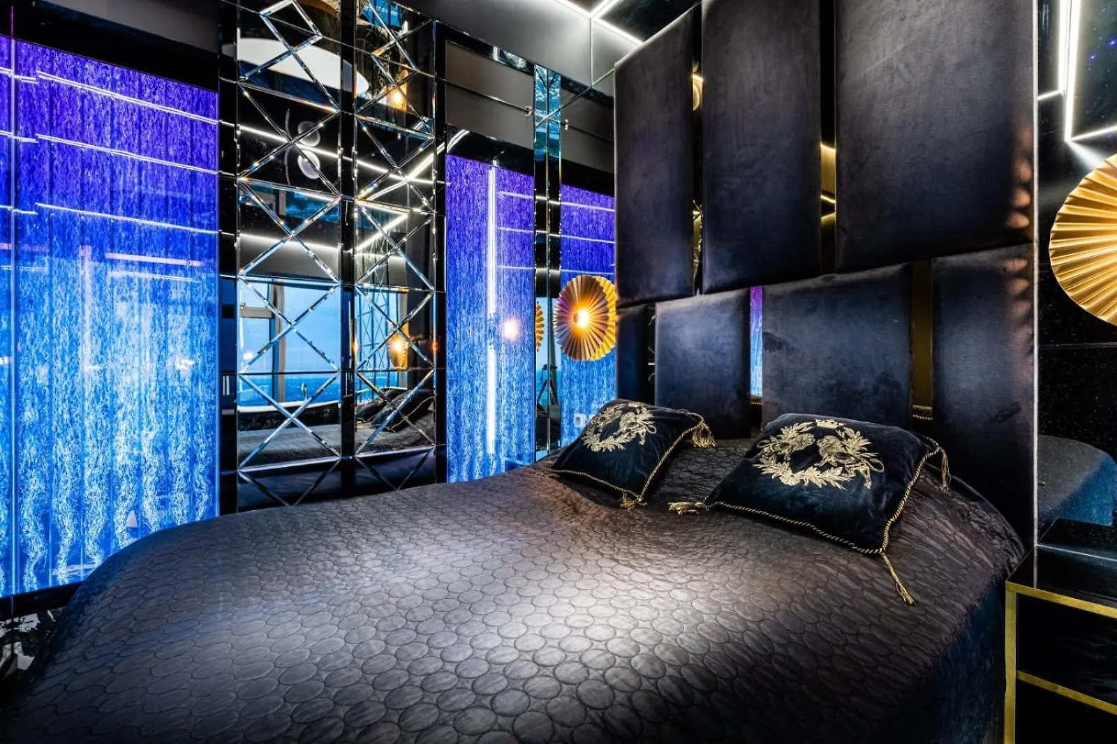 Apartamenty Sky Tower Z Jakuzzi Przy Oknie 0*, Breslau