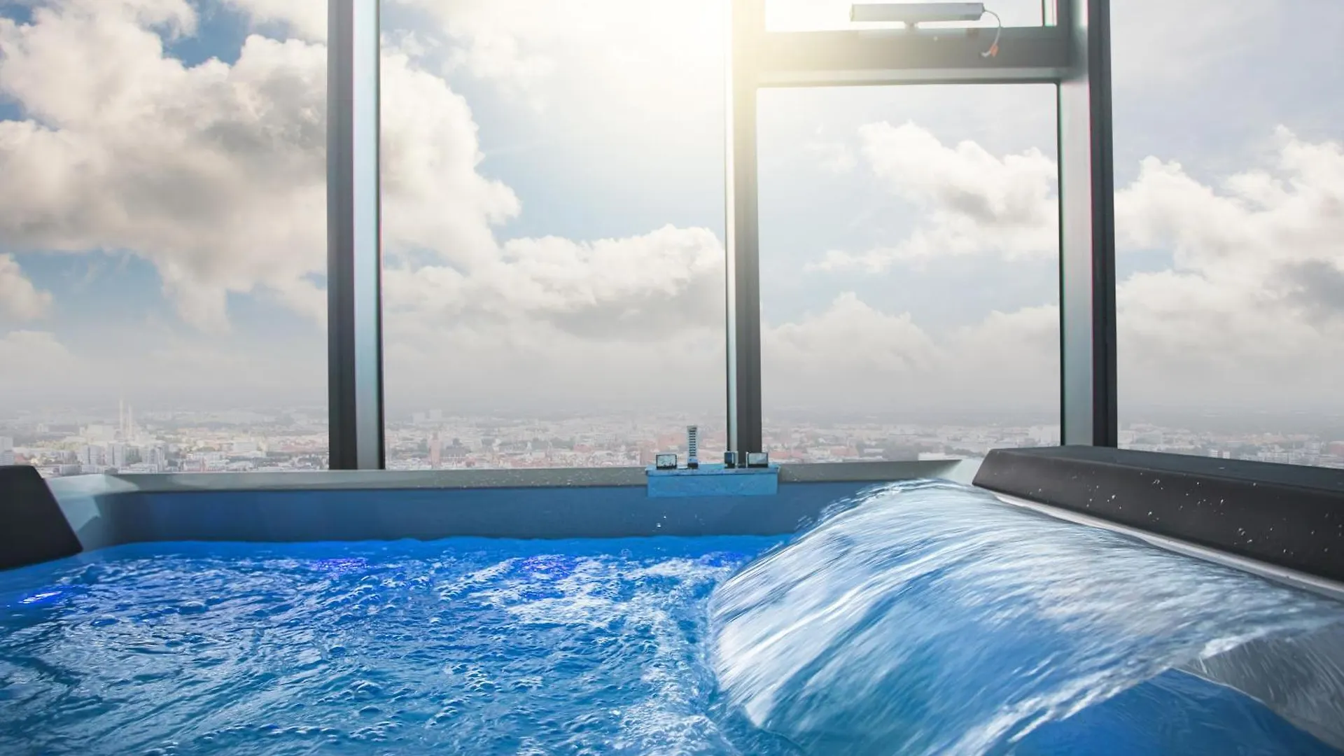 Apartamenty Sky Tower Z Jakuzzi Przy Oknie Wrocław 0*,
