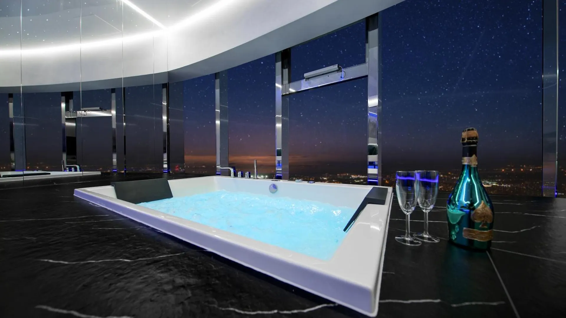Apartamenty Sky Tower Z Jakuzzi Przy Oknie Wroclaw